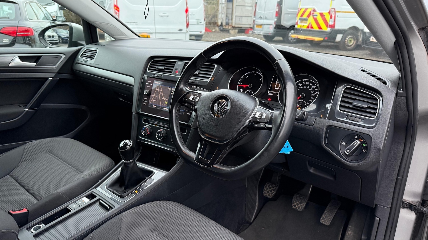 Used Volkswagen Golf 2017 for sale - 76672647: Photo 11