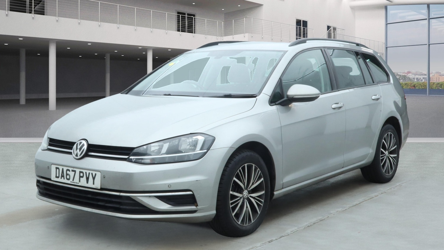 Used Volkswagen Golf 2017 for sale - 76672647: Photo 2