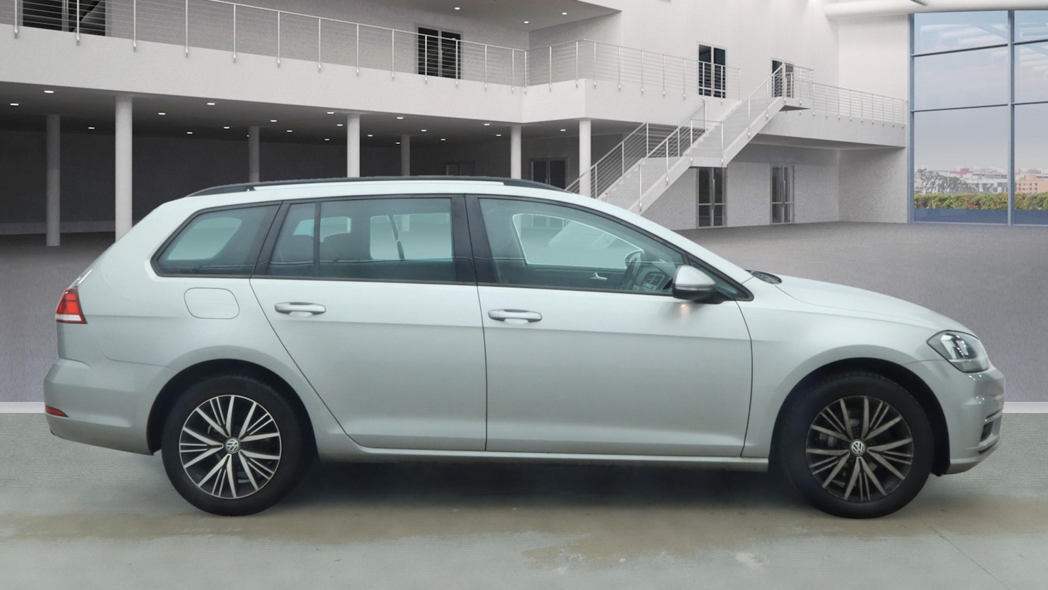 Used Volkswagen Golf 2017 for sale - 76672647: Photo 5