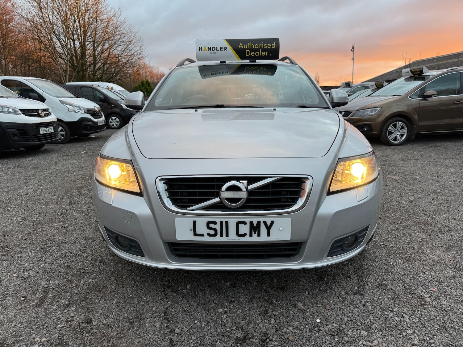 Used Volvo V50 2011 for sale - 77033127: Photo 2