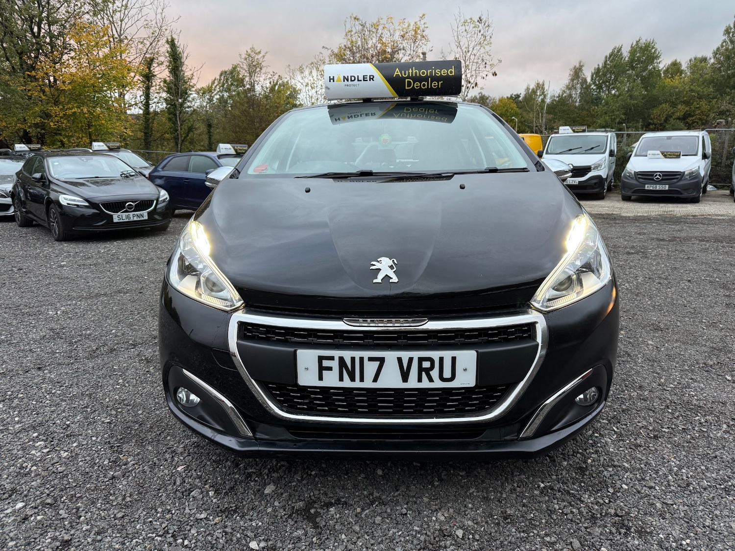 Used Peugeot 208 2017 for sale - 76879525: Photo 2