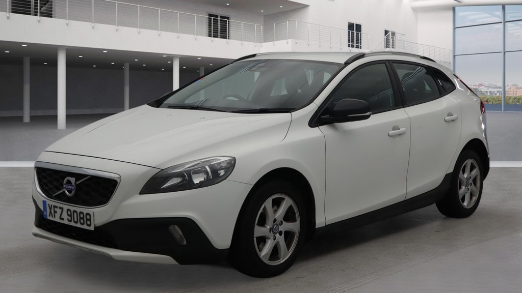 Used Volvo V40 2015 for sale - 77258677: Photo 2
