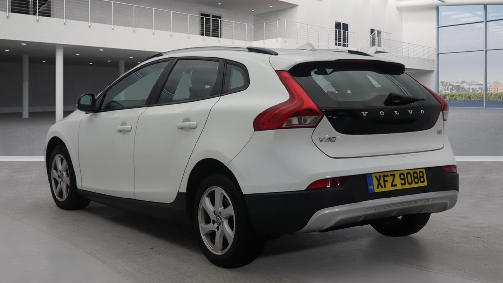Used Volvo V40 2015 for sale - 77258677: Photo 4