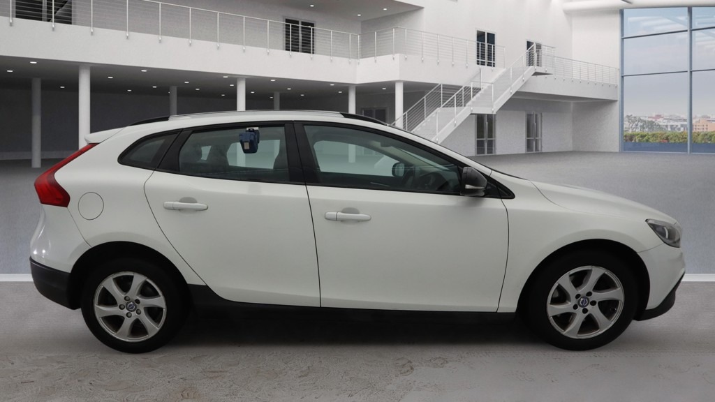 Used Volvo V40 2015 for sale - 77258677: Photo 5