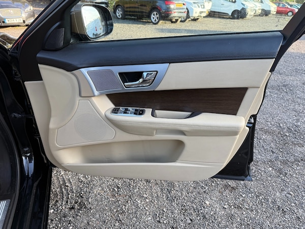Used Jaguar XF 2013 for sale - 76128841: Photo 25