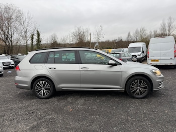Used Volkswagen Golf 2017 for sale - 78817638: Photo
