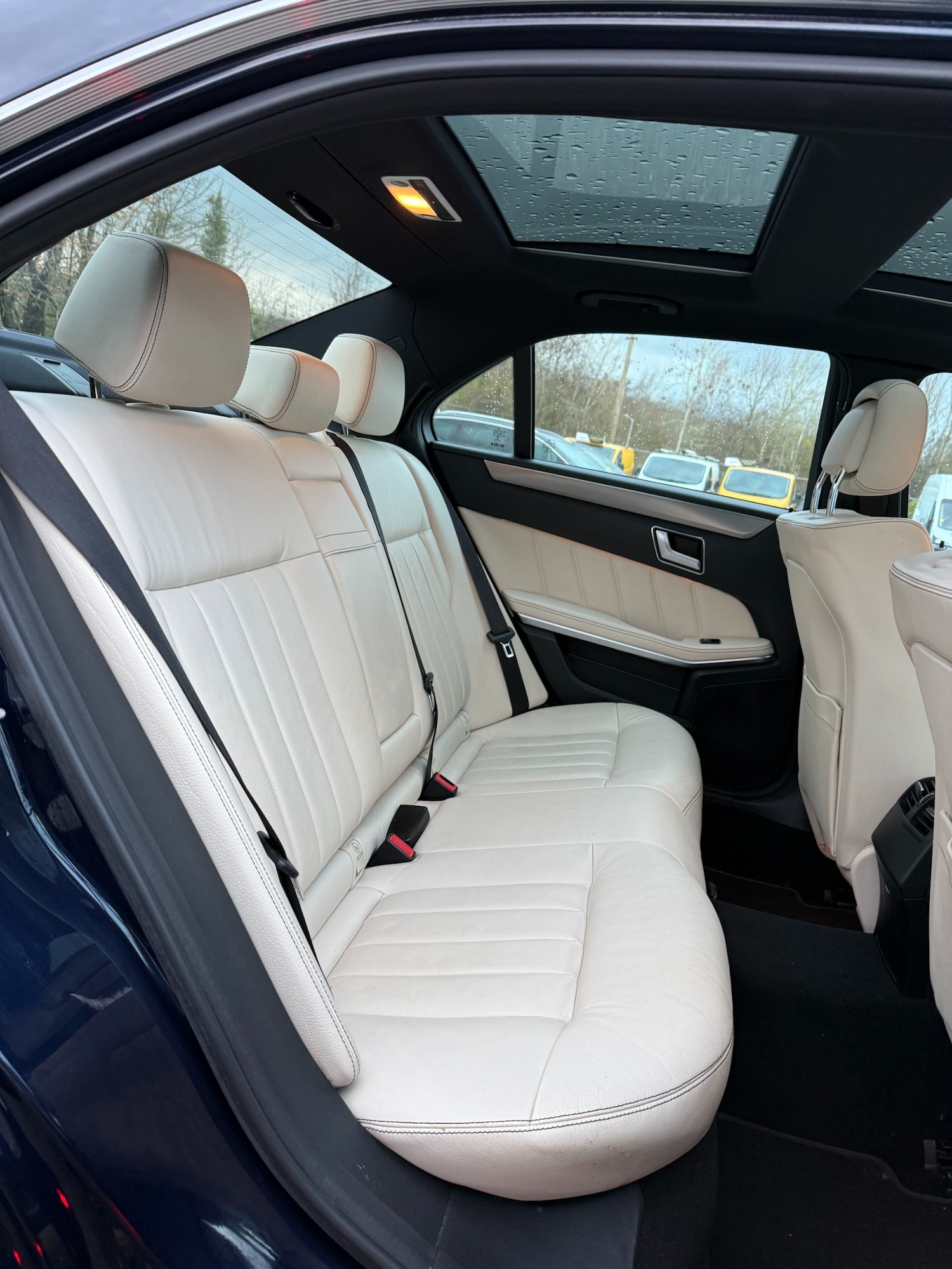 Used Mercedes-Benz E Class 2014 for sale - 76877876: Photo 19