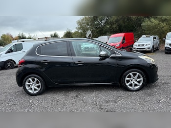 Used Peugeot 208 2017 for sale - 76243936: Photo 4