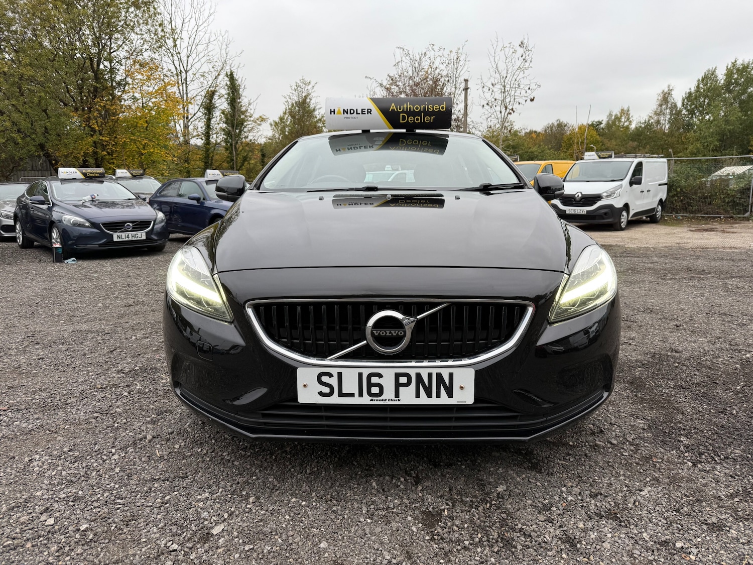 Used Volvo V40 2016 for sale - 76168355: Photo 2