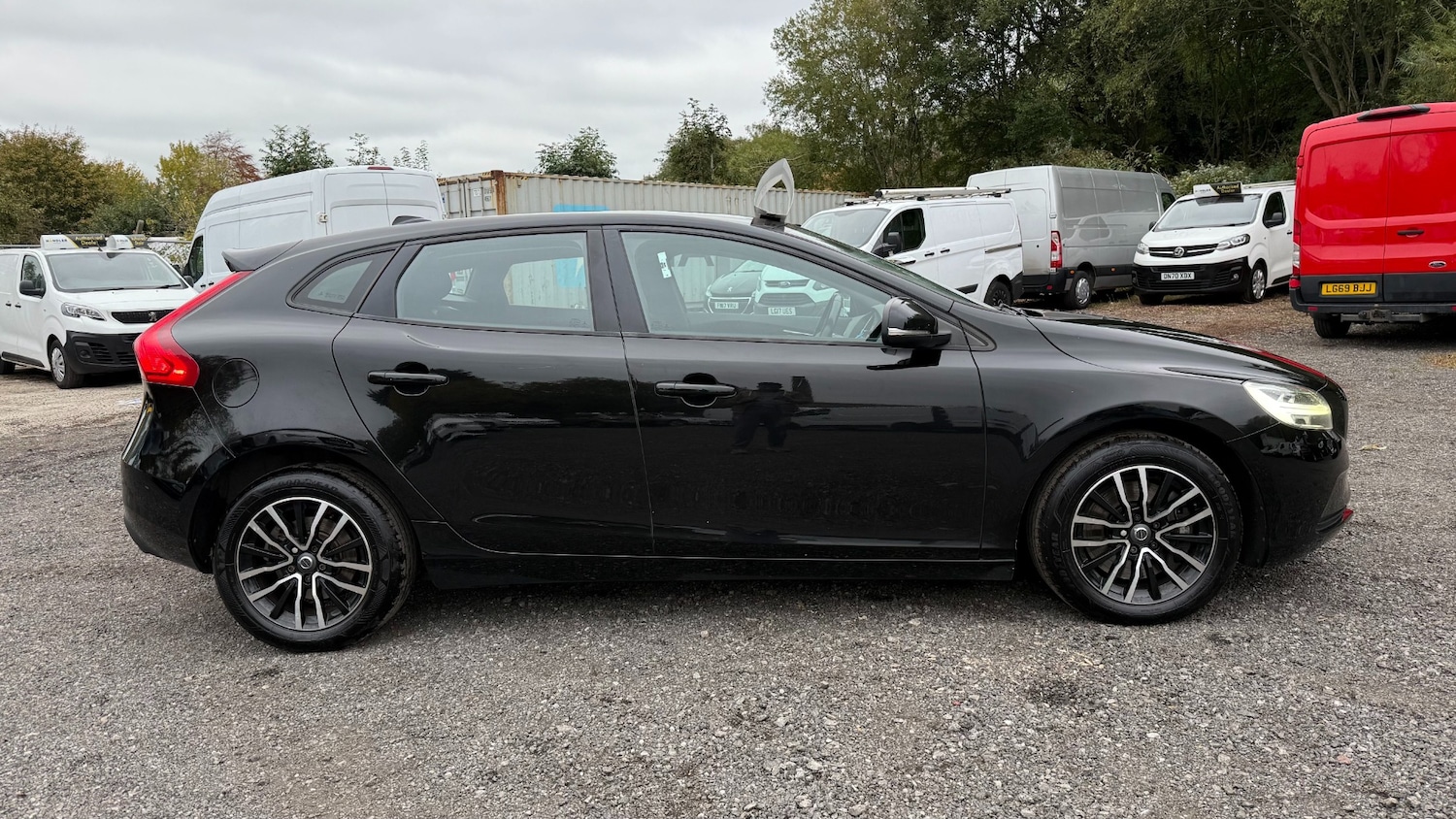Used Volvo V40 2016 for sale - 76168355: Photo 4