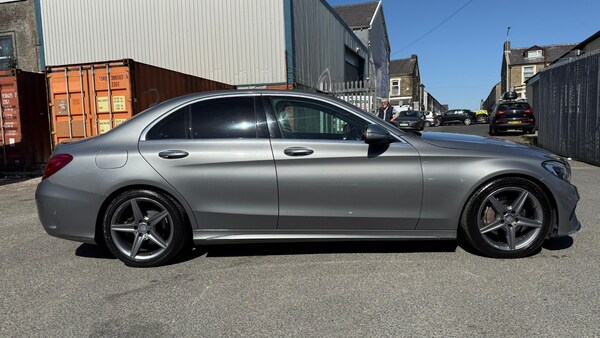 Used Mercedes-Benz C-Class 2015 for sale - 76242845: Photo 4