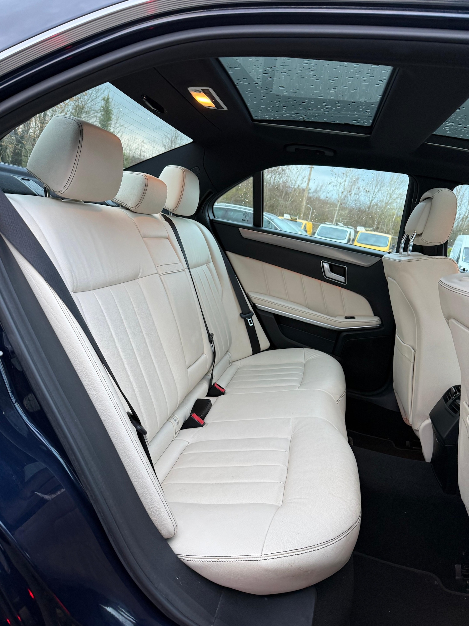 Used Mercedes-Benz E Class 2014 for sale - 76244020: Photo 19