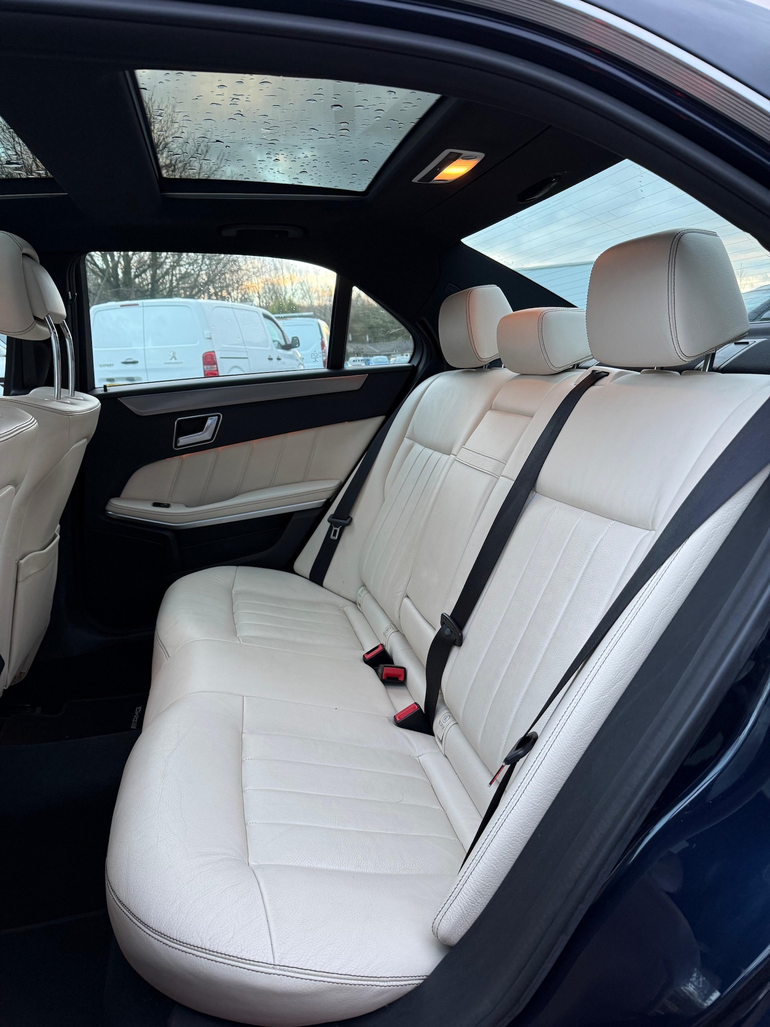 Used Mercedes-Benz E Class 2014 for sale - 76244020: Photo 21