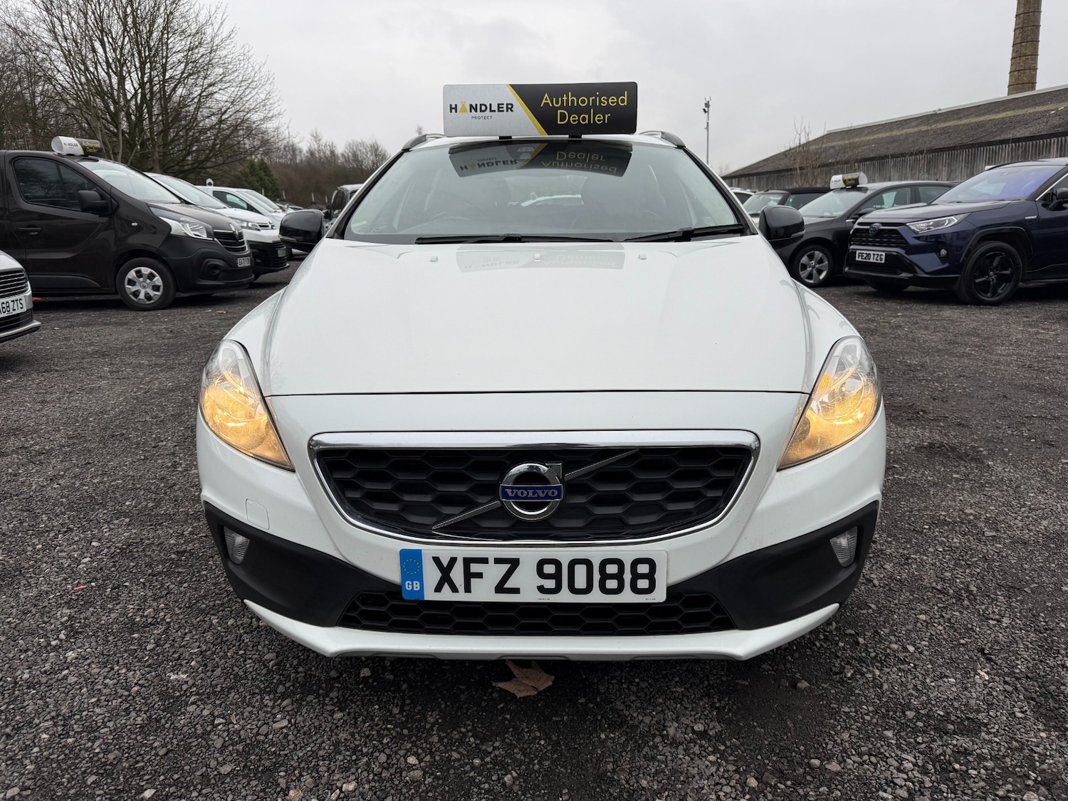 Used Volvo V40 2015 for sale - 78197764: Photo 2
