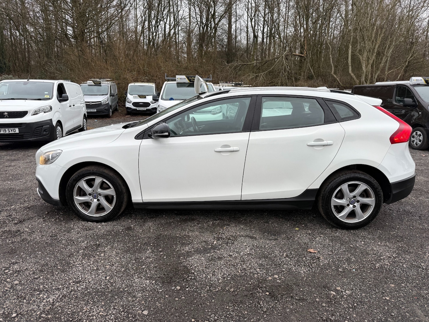 Used Volvo V40 2015 for sale - 78197764: Photo 5