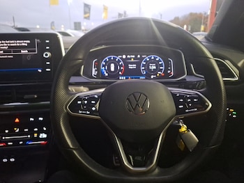 Used Volkswagen T-Roc 2022 for sale - 76498215: Photo