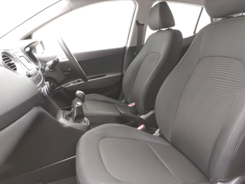 Used Hyundai i10 2017 for sale - 77736352: Photo 5