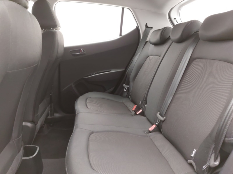 Used Hyundai i10 2017 for sale - 77736352: Photo 6