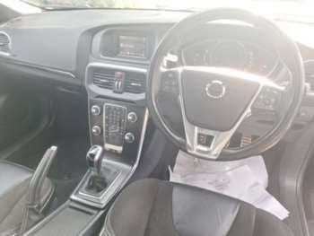 Used Volvo V40 2017 for sale - 75424408: Photo
