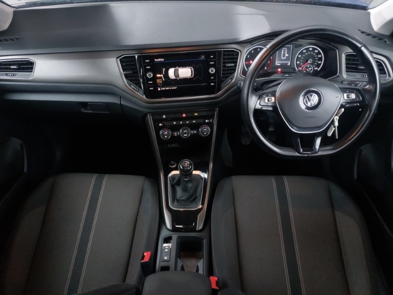 Used Volkswagen T-Roc 2018 for sale - 76983311: Photo 2