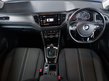 Used Volkswagen T-Roc 2018 for sale - 76983311: Photo