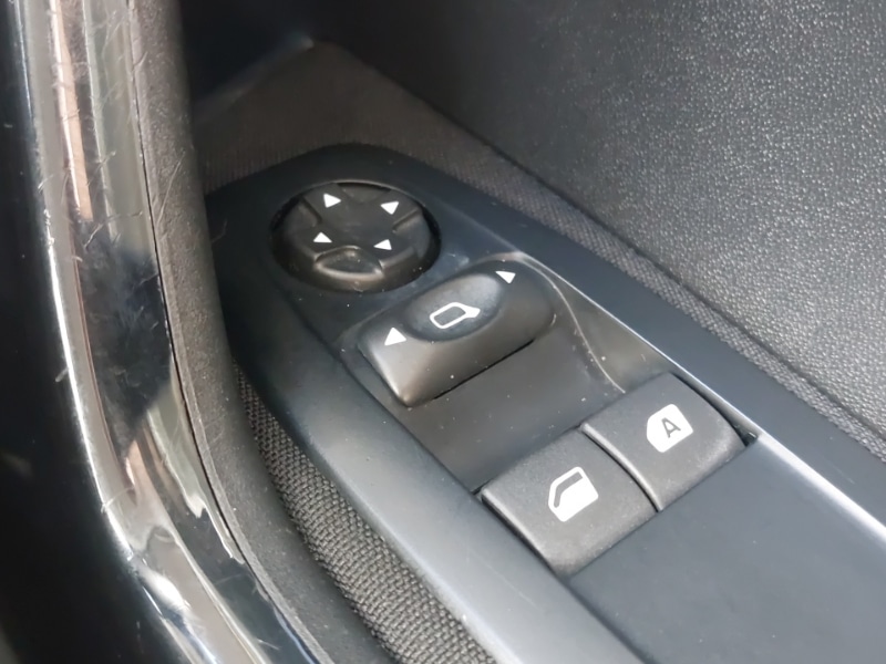 Used Peugeot 208 2018 for sale - 77750873: Photo 16