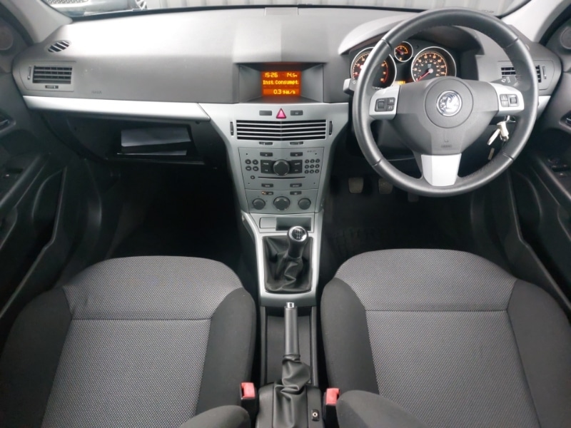 Used Vauxhall Astra 2010 for sale - 78013104: Photo 2
