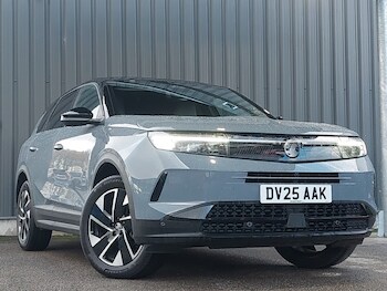 2025 - 1.2 Hybrid [136] Ultimate 5dr e-DCT6 [Pan Roof]