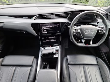 Used Audi Q8 2024 for sale - 78460423: Photo