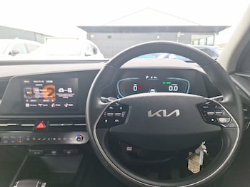 Used Kia Niro 2023 for sale - 76130205: Photo 2