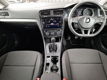 Used Volkswagen Golf 2017 for sale - 76543522: Photo