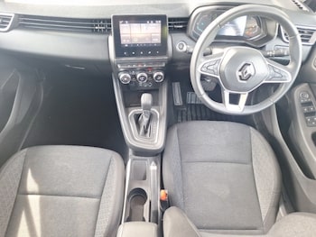 Used Renault Clio 2023 for sale - 78747357: Photo