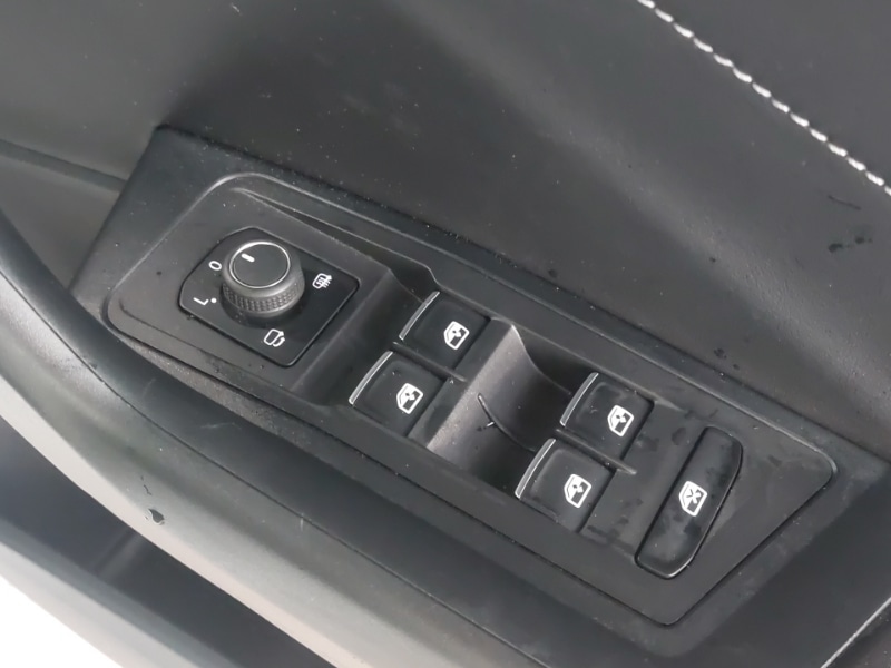 Used Volkswagen T-Roc 2023 for sale - 76450780: Photo 12