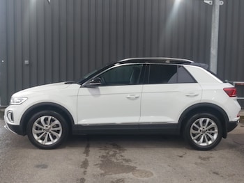 Used Volkswagen T-Roc 2023 for sale - 76450780: Photo