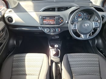 Used Toyota Yaris 2017 for sale - 79493306: Photo