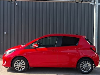 Used Toyota Yaris 2017 for sale - 79493306: Photo