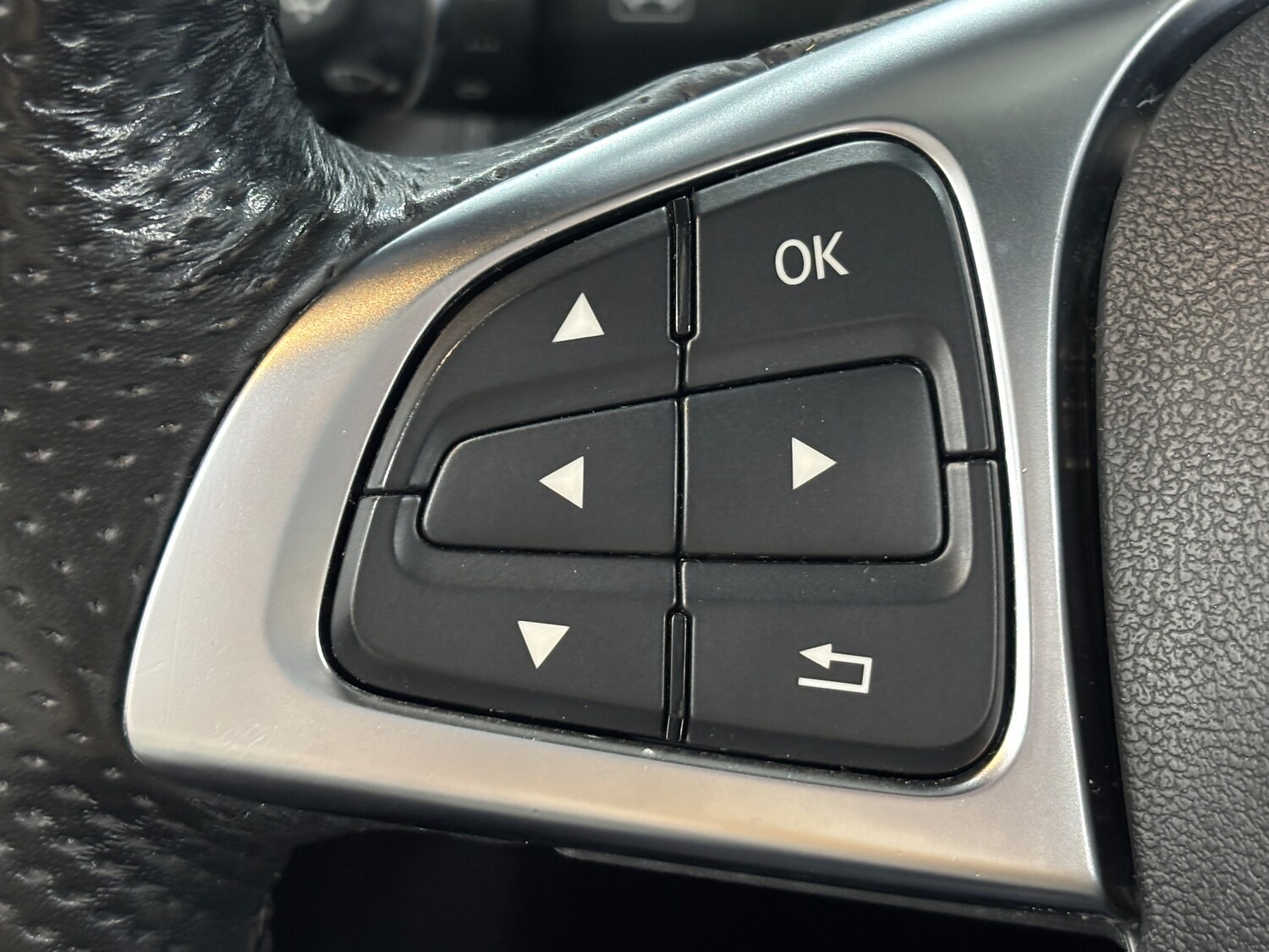 Used Mercedes-Benz SLC 2019 for sale - 75603992: Photo 21