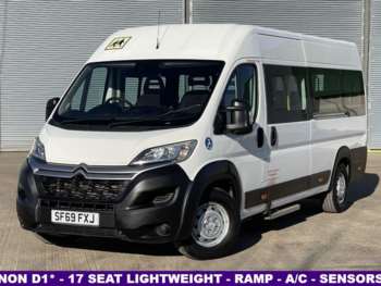 2020 (69) - 2.0 40 L4H2 Lightweight 17 seater minibus with full ramp, A/C and sensors 5-Door