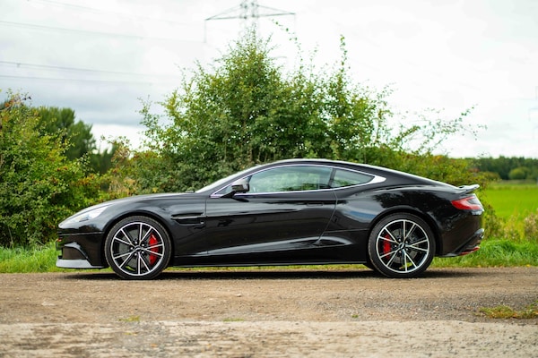 Used Aston Martin Vanquish 2013 for sale - 75869519: Photo 2
