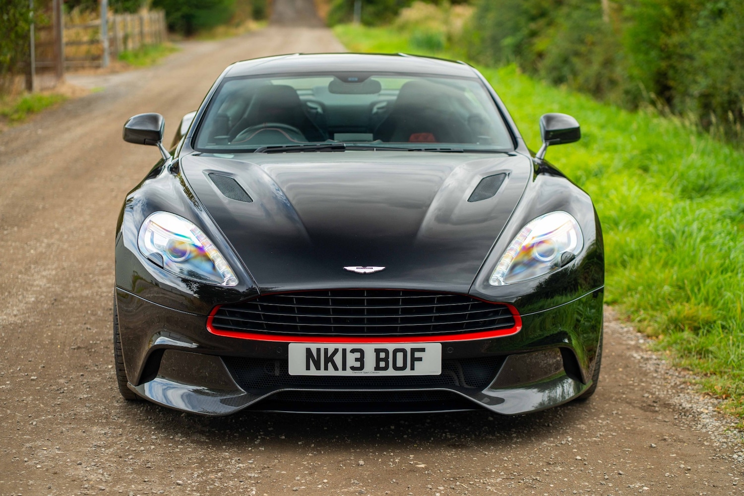 Used Aston Martin Vanquish 2013 for sale - 76594647: Photo 2