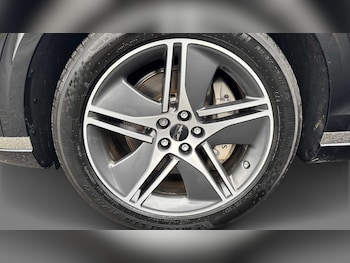 Used Genesis GV70 2025 for sale - 78890665: Photo