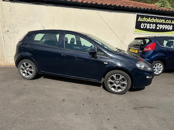 Used Fiat Punto 2015 for sale - 79459679: Photo