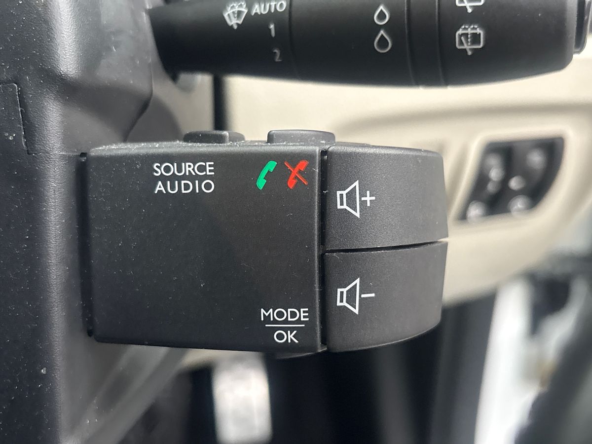 Used Renault Captur 2019 for sale - 76128240: Photo 42