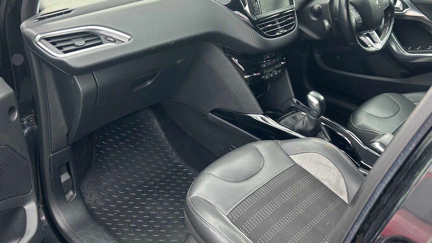 Used Peugeot 2008 2018 for sale - 77995875: Photo 17