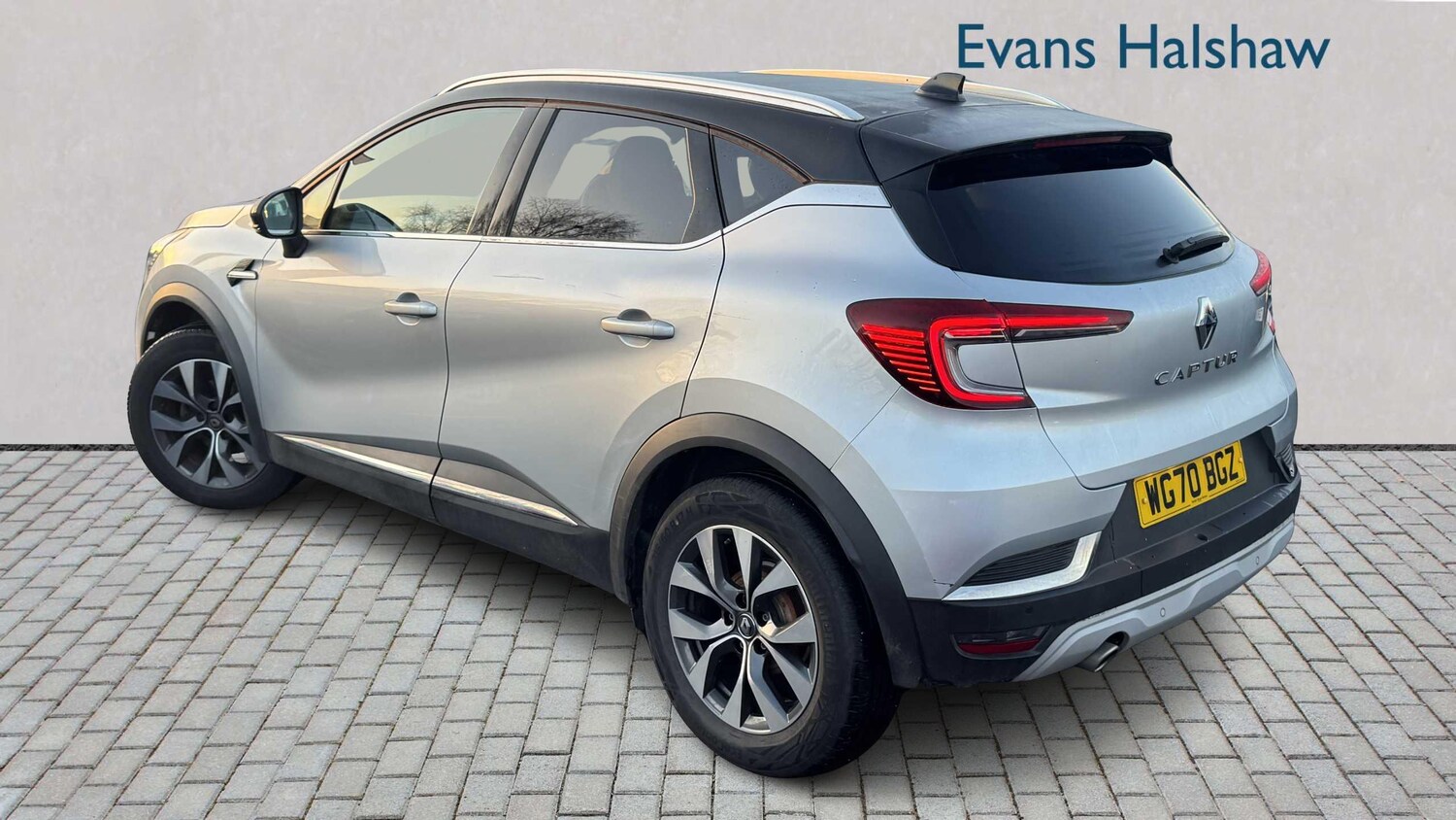 Used Renault Captur for sale - 77860618: Photo 2