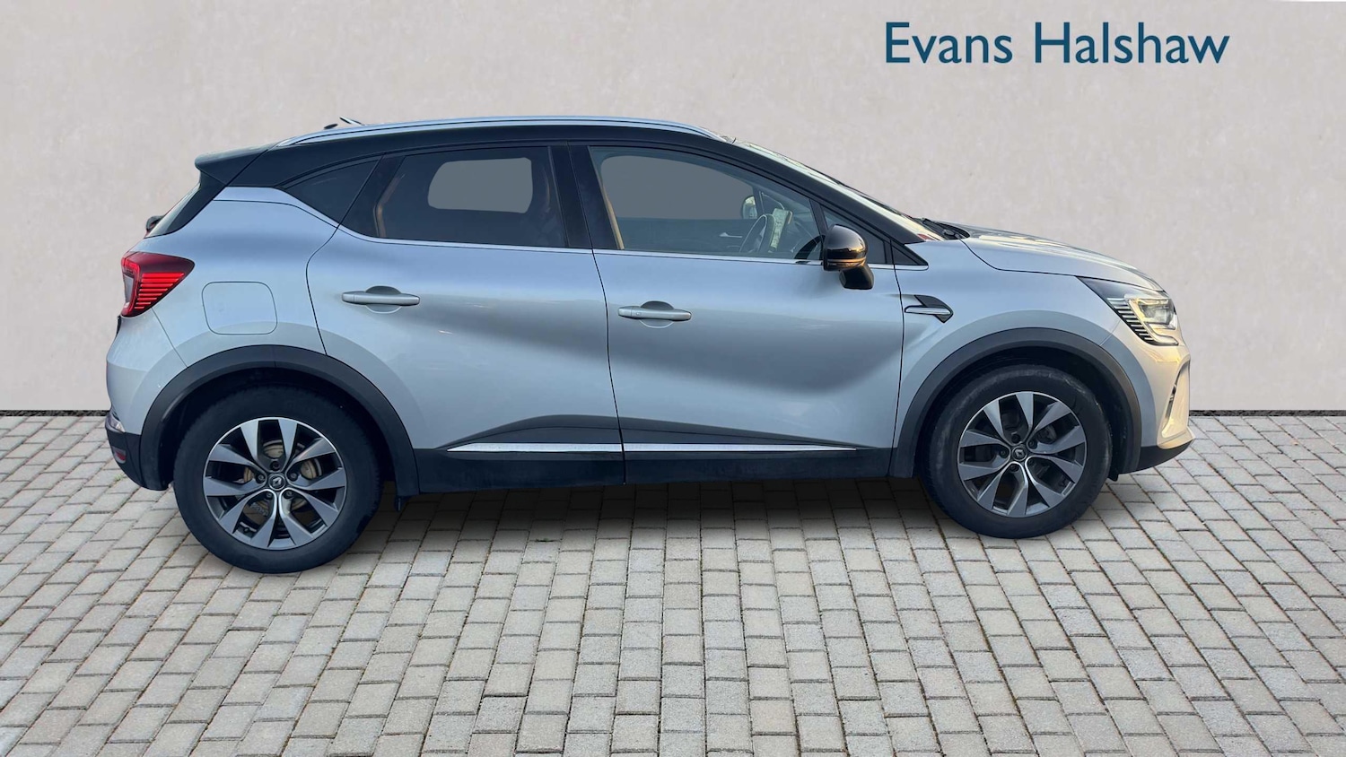 Used Renault Captur for sale - 77860618: Photo 4