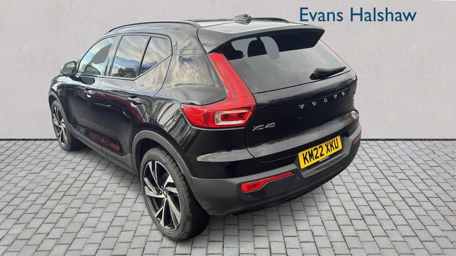 Used Volvo XC40 for sale - 77862174: Photo 2