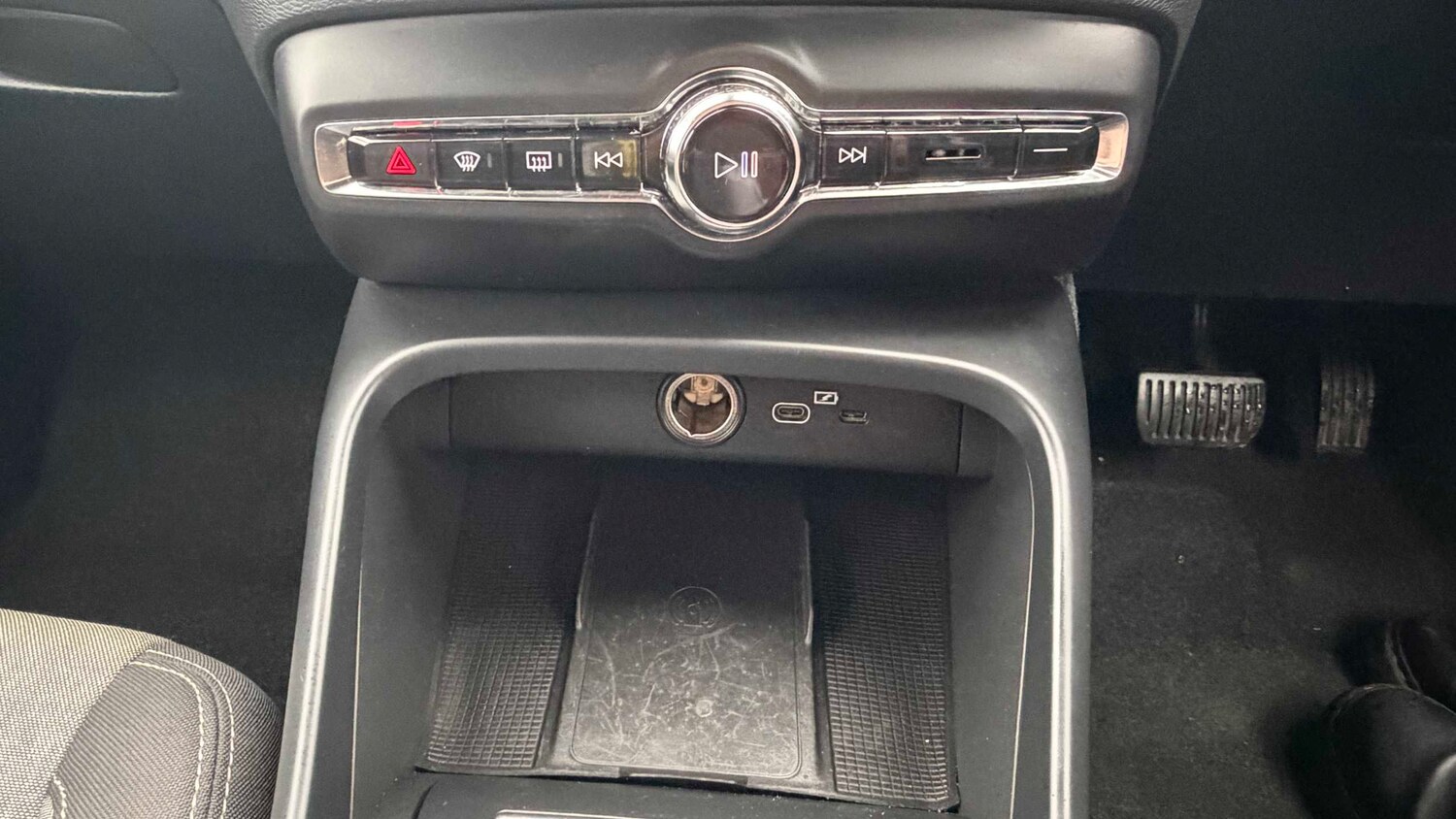 Used Volvo XC40 for sale - 77860579: Photo 24