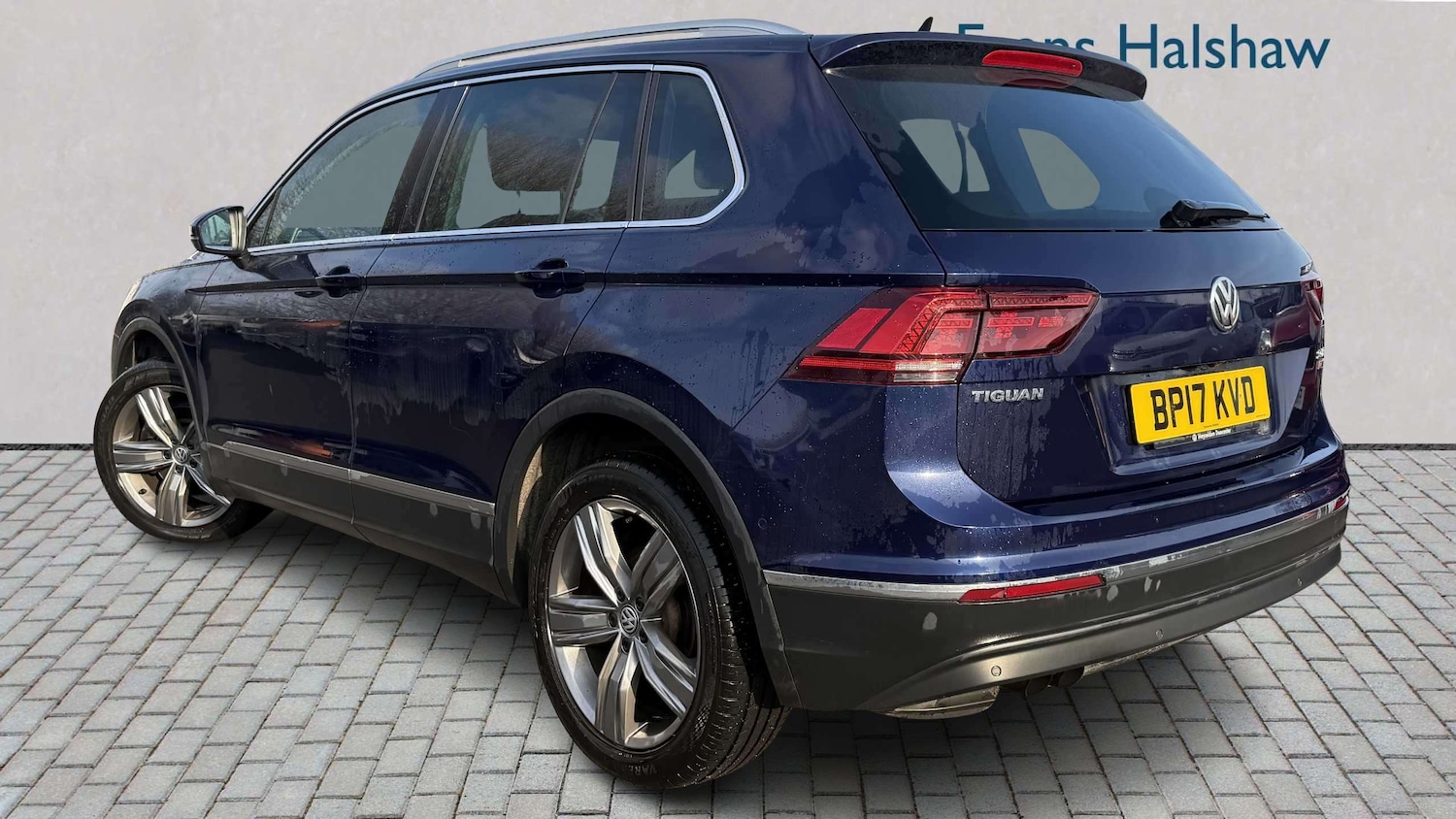 Used Volkswagen Tiguan 2017 for sale - 77961081: Photo 2