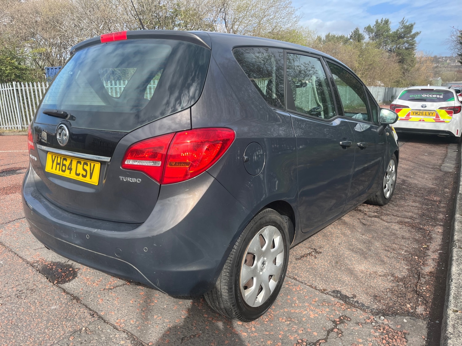Used Vauxhall Meriva 2014 for sale - 78045792: Photo 2